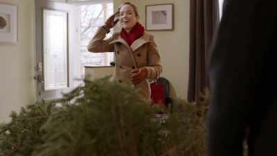 Do you mind grabbing
that box in my back seat? - Mistletoe & Menorahs