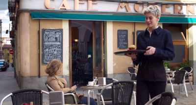 - Do you mind if I sit down for a minute?
- Sure. - Parallel Mothers