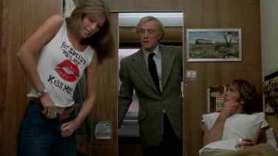 - Do you mind?!
- l beg your pardon. - The Cassandra Crossing