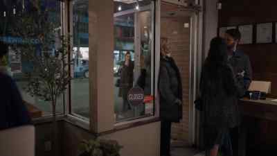 Do you not come in here,
do not-- - Reality Bites: A Hannah Swensen Mystery