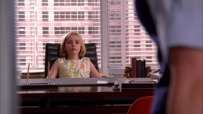 -Do not come out of there.
-I know! - Mad Men
