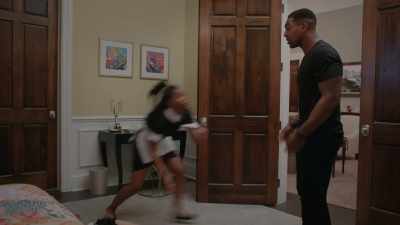 - DO NOT MOVE.
- NO, NO. I DIDN'T-- - Tyler Perry's The Oval