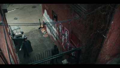 Do not move, Yorick.
Do not wander. - Y: The Last Man