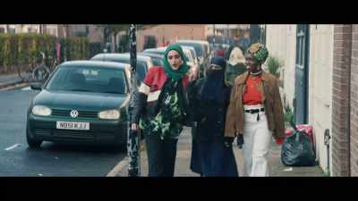 - Do you reckon her face
is frozen in, like, - We Are Lady Parts