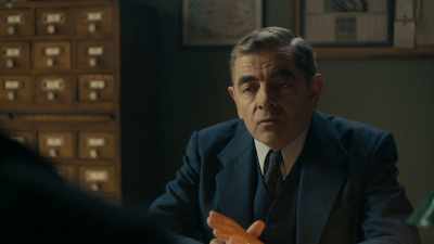 Do you regulate and contain
a lot of your patients? - Maigret in Montmartre