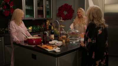 Do you remember how we used to
love to come to set and meet up - Ladies of the '80s: A Divas Christmas