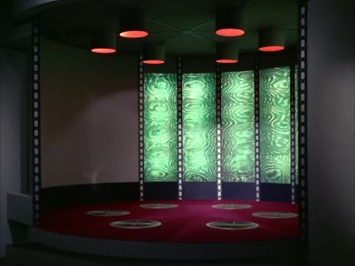 - Do something.
- We are, doctor. - Star Trek