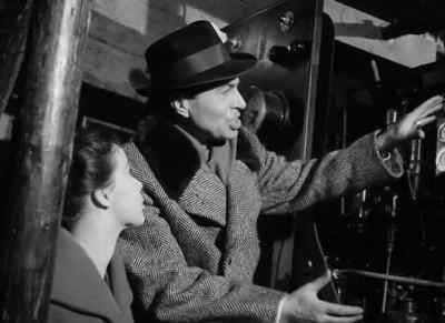 Do you speak English? - The Man Between