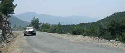 - Do you think they saw us?
- At this speed, even I can't see us. - Summer Holiday