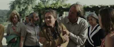 -Do you think someone...
-Come on, what are you doing? - The Communion Girl