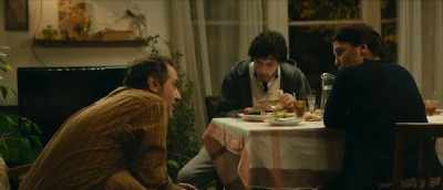 -Do you think that's OK?
-I didn't invite those people. - My Happy Family