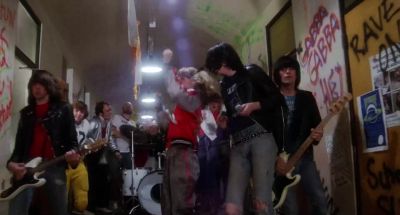 Do you wanna dance under the moonlight - Rock 'n' Roll High School