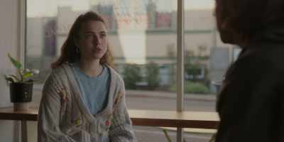 - Do you wanna get a coffee before we talk?
- No, I'm fine. - Maid