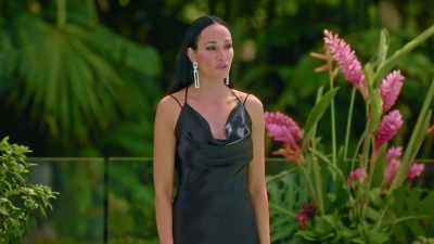 Do you wanna keep it or do you want
to share it with Coco and continue
a relationship with her? - FBOY Island NZ