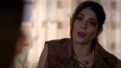 ♪ Do you wanna take it back ♪ - Famous in Love