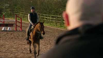 Do you want a go (?)
HE CHUCKLES - Britain's Tiger Kings - On the Trail with Ross Kemp