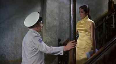 - Do you want to go by?
- You let me pass, please. - The World of Suzie Wong