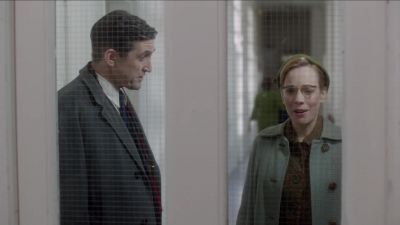 Do you want to go in alone? - Call the Midwife