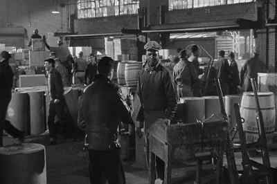 -Do you want your lunch, huh?
-Please. - Edge of the City