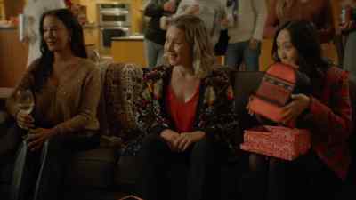 Do you want to pick
Mommy's Christmas gift? - Christmas Under the Lights