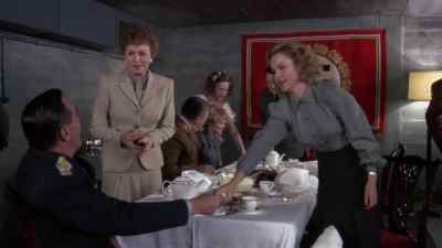 - Do you want something to drink?
- It will be a pleasure. - Hitler: The Last Ten Days