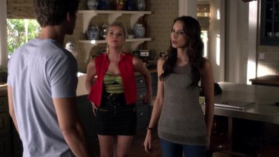 DO YOU KNOW WHERE HE IS? - Pretty Little Liars