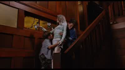 Do you think the door will hold the robot? - Zathura: A Space Adventure