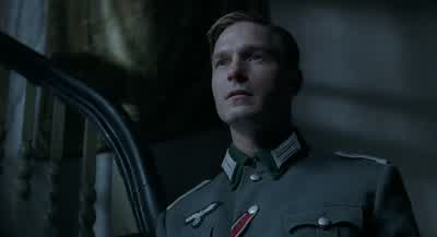 - Do you work here? - The Pianist