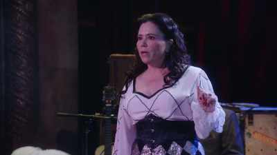 „Doamne, nu.
Ar fi fost mult prea mare efortul. - Alex Borstein: Corsets & Clown Suits