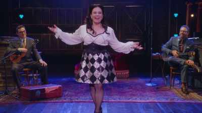 „Doamnelor și domnilor, Alex Borstein. ” - Alex Borstein: Corsets & Clown Suits