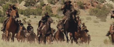 - Doc!
- Don't touch him! - Cowboys &amp; Aliens