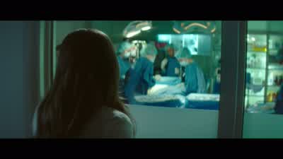 DOCTOR 4: Okay, let's go, folks. - If I Stay