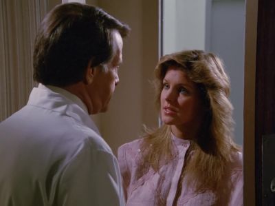 - Doctor.
- He's asleep, Miss Wade. - Dallas