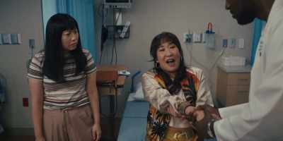 - [doctor] Hmm?
- Oh, wow! I told you. - Quiz Lady