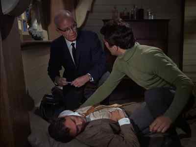 - Doctor, would you take a look at the boy?
- Right. - The Time Tunnel