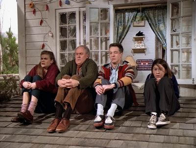 DOES ANYONE REMEMBER
WHAT COLOR OUR NAPKINS ARE? - 3rd Rock from the Sun
