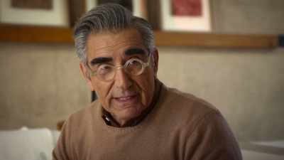 Does he... Does he wag his tail
when he's happy to see you? - The Reluctant Traveler with Eugene Levy