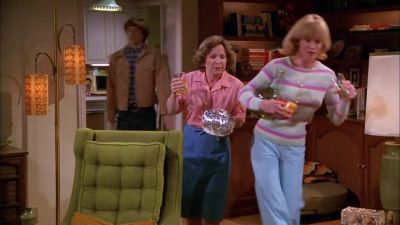 DOES HE STILL HAVE
HIS SAILOR'S UNIFORM? - That '70s Show