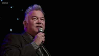 "Does he just repeat the same
sentences over and over again - Stewart Lee: Tornado