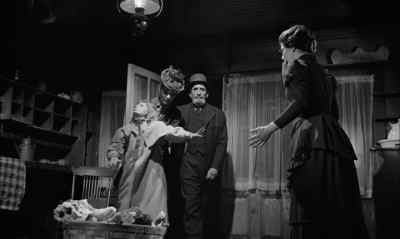 -Does she know where she is?
-No. - The Miracle Worker