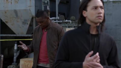 - Does this mean anything to you, brainy?
- What? - Supergirl