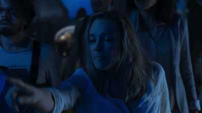 Does she normally
separate herself from the other-- - Deep Blue Sea 2