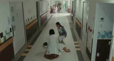 Does nothing / What's happening - Sadako
