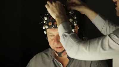 Does it poke to much into your skull? - Inside the Mind of a Con Artist