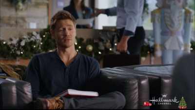 - Does it work?
- Yeah, it's super loud. - Road to Christmas