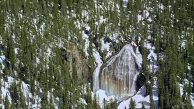 Does Yellowstone
look the same today - Yellowstone: One-Fifty