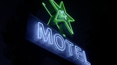 DOESN'T LOOK
LIKE ANYBODY LIVES HERE. - Pretty Little Liars