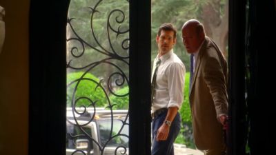 (dog barking)
(beeping) - CSI: Miami