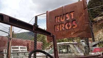 -[dog barking]
-[Mike] Here, up. Okay, let's practice. - Rust Valley Restorers
