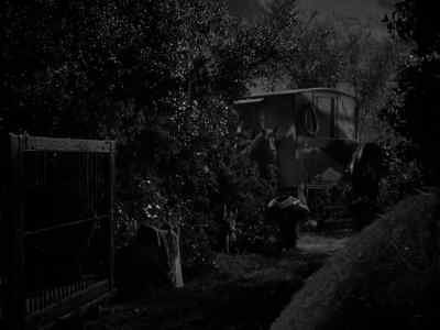 (Dog barking) - Frankenstein Meets the Wolf Man